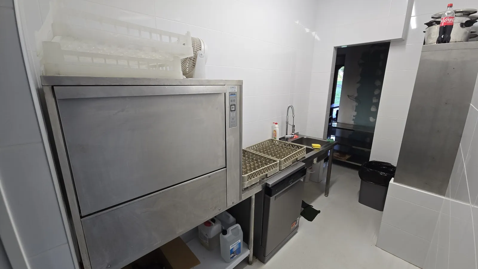 Dish room: commercial dishwasher, second dishwasher, sink with a spray tap and glass racks
